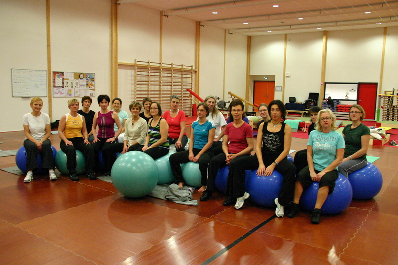 groupe de fitball avec Laëtitia groupe de fitball avec Laëtitia