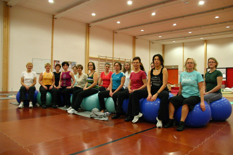 groupe de fitball avec Laëtitia groupe de fitball avec Laëtitia